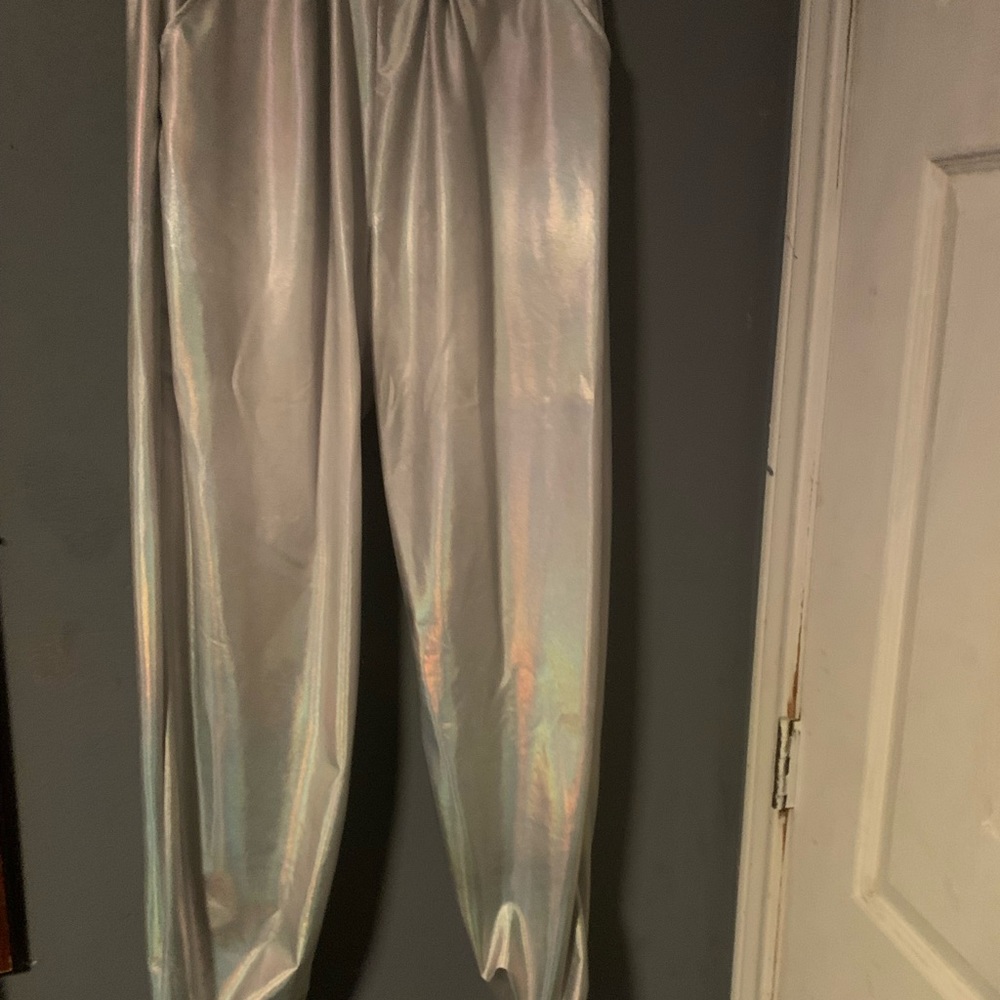 Holographic pants